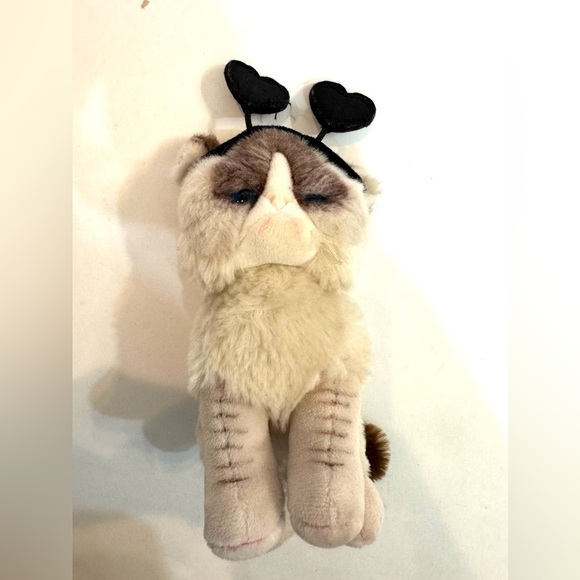 Small Gund Grumpy Cat Valentine’s Plush 6” Stuffed Animal - Picture 2 of 6